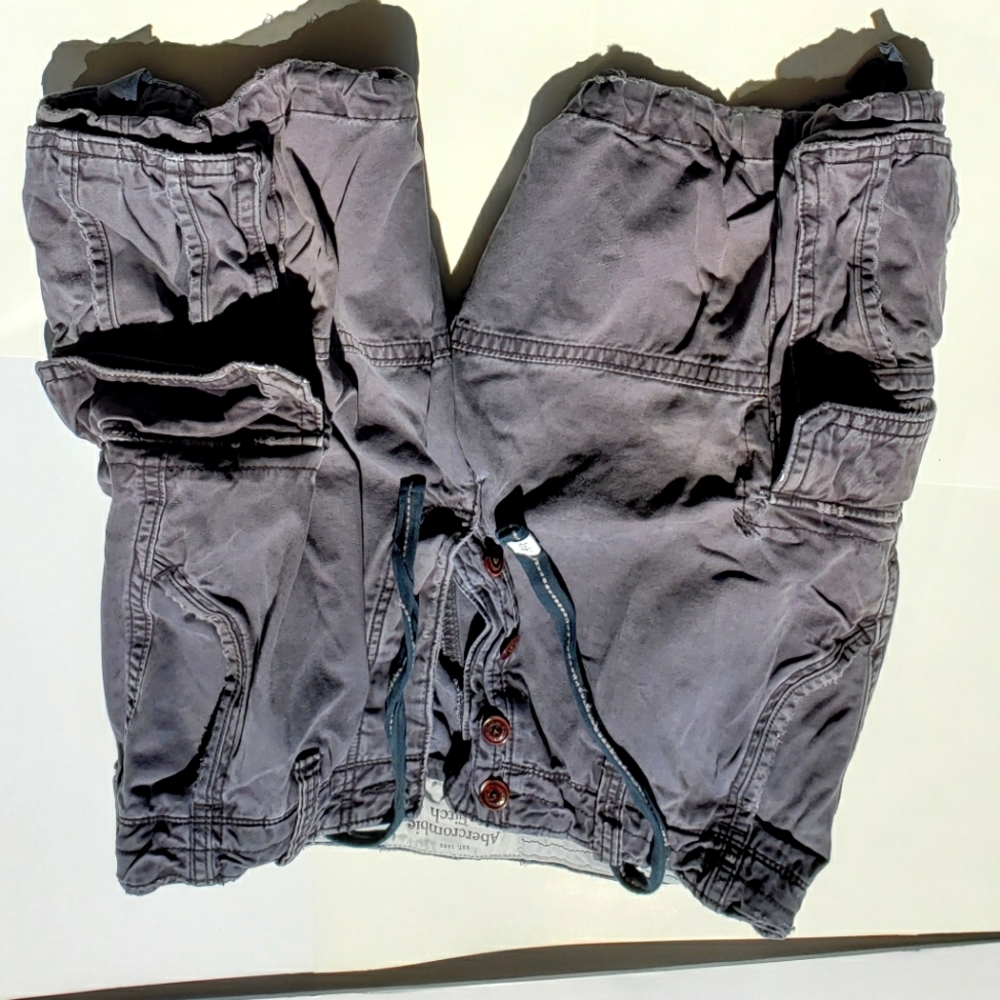 Abercrombie and Fitch dark blue mens size 34 vintage preowned cargo shorts.